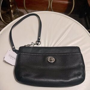 Coach Pebbled Leather Wristlet New With Tag